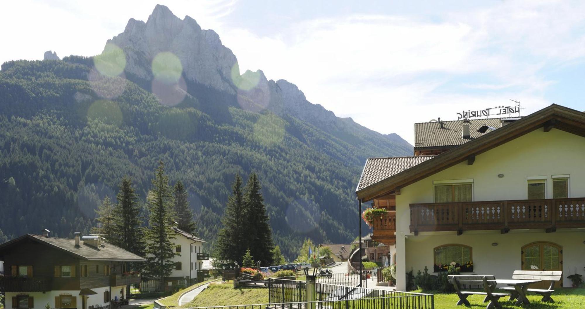 Alpine Touring Hotel-Petfriendly Pozza di Fassa Esterno foto