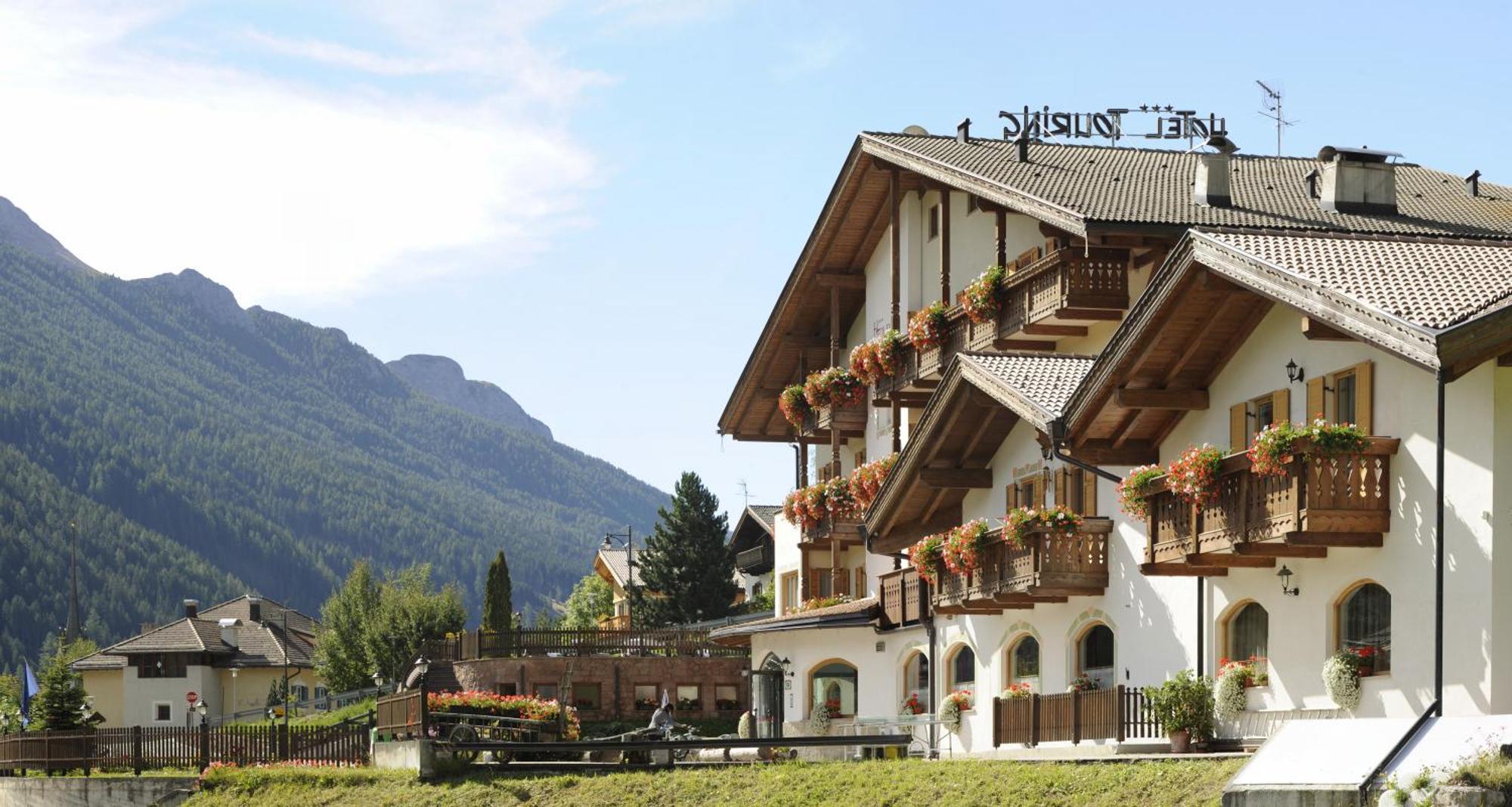 Alpine Touring Hotel-Petfriendly Pozza di Fassa Esterno foto