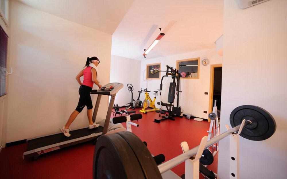 Alpine Touring Hotel-Petfriendly Pozza di Fassa Esterno foto