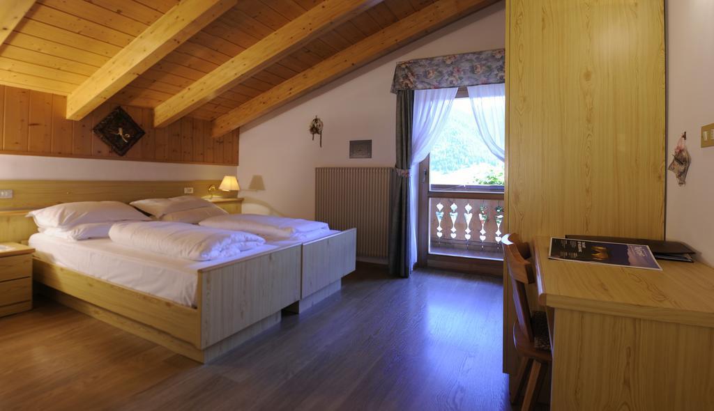 Alpine Touring Hotel-Petfriendly Pozza di Fassa Esterno foto