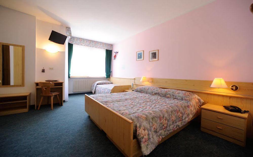 Alpine Touring Hotel-Petfriendly Pozza di Fassa Esterno foto